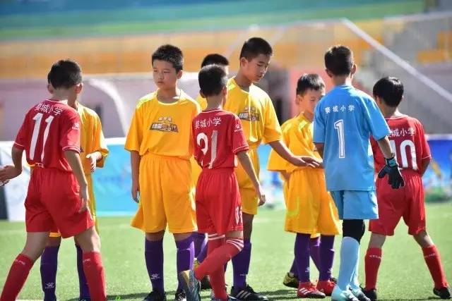 哈登12+6+16库里26分 快船险胜终结勇士3连胜