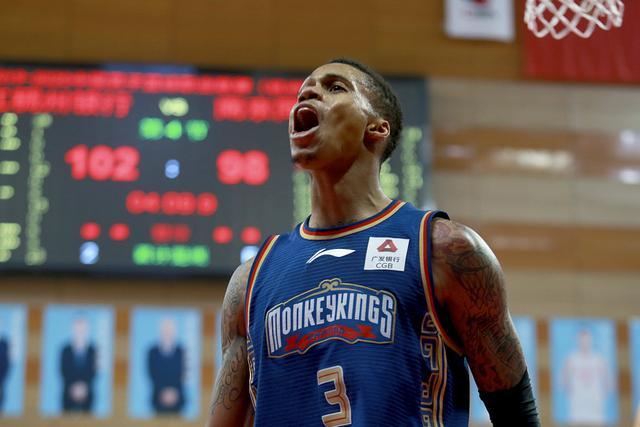 布朗尼夏联首秀9中2得到4分 湖人17号秀12中3