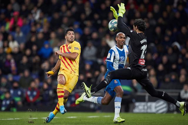 罗德里戈绯闻女友晒沙滩健美照 川字腹肌配小麦色