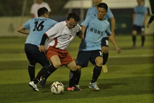 詹姆斯30+得分传奇继续 湖人或送独行侠6连败